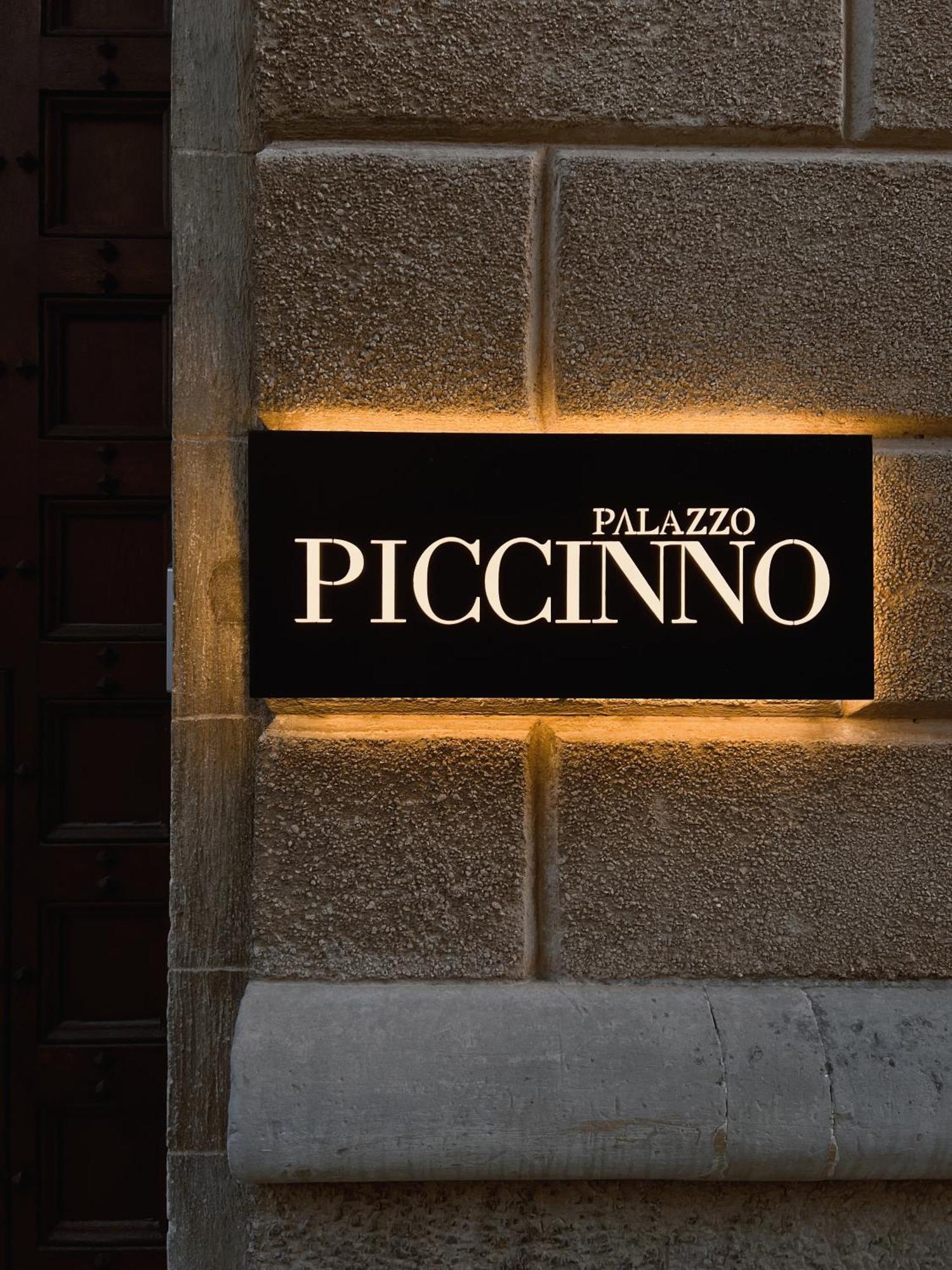 Palazzo Piccinno Parabita Bagian luar foto
