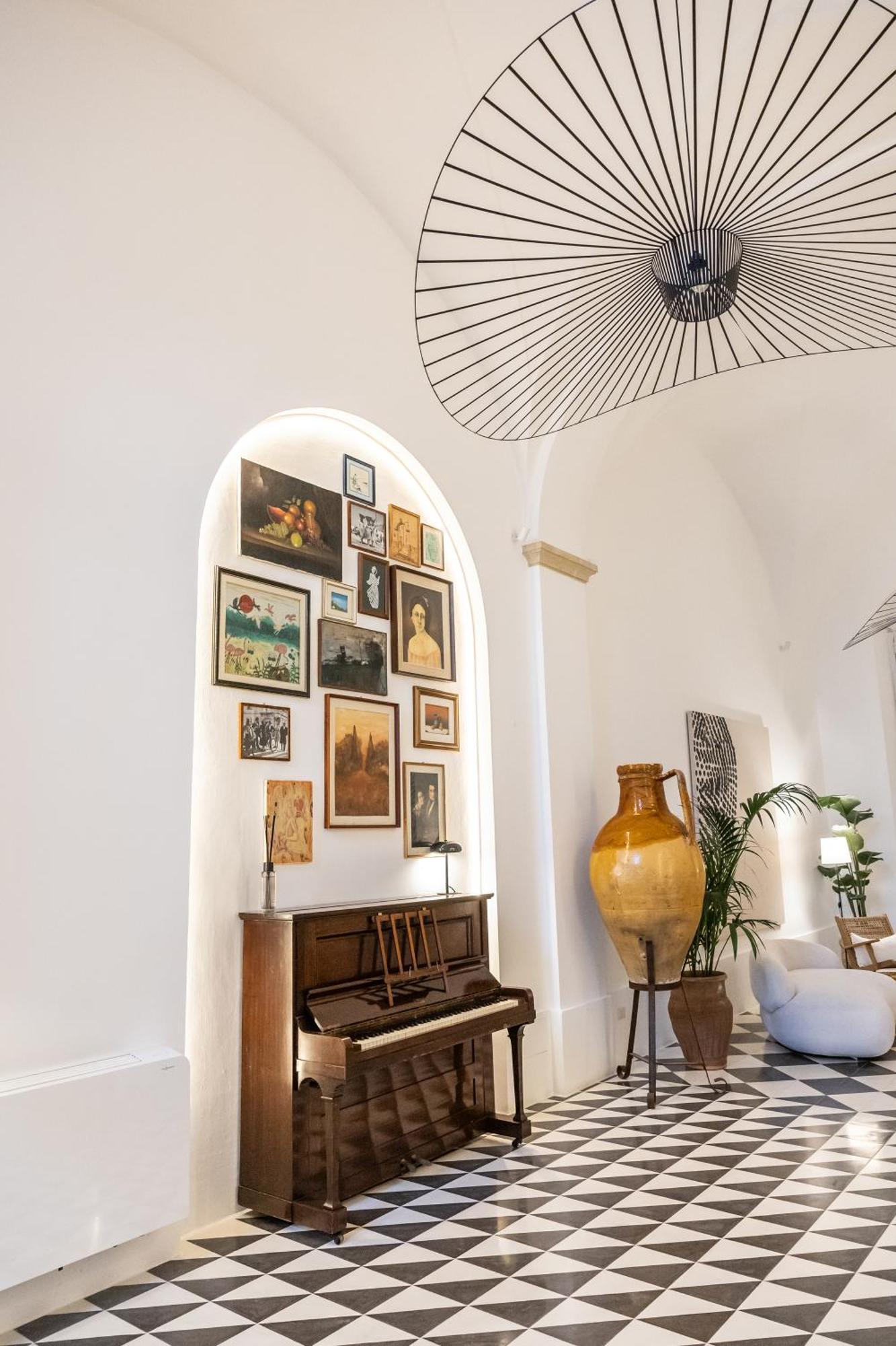 Palazzo Piccinno Parabita Bagian luar foto