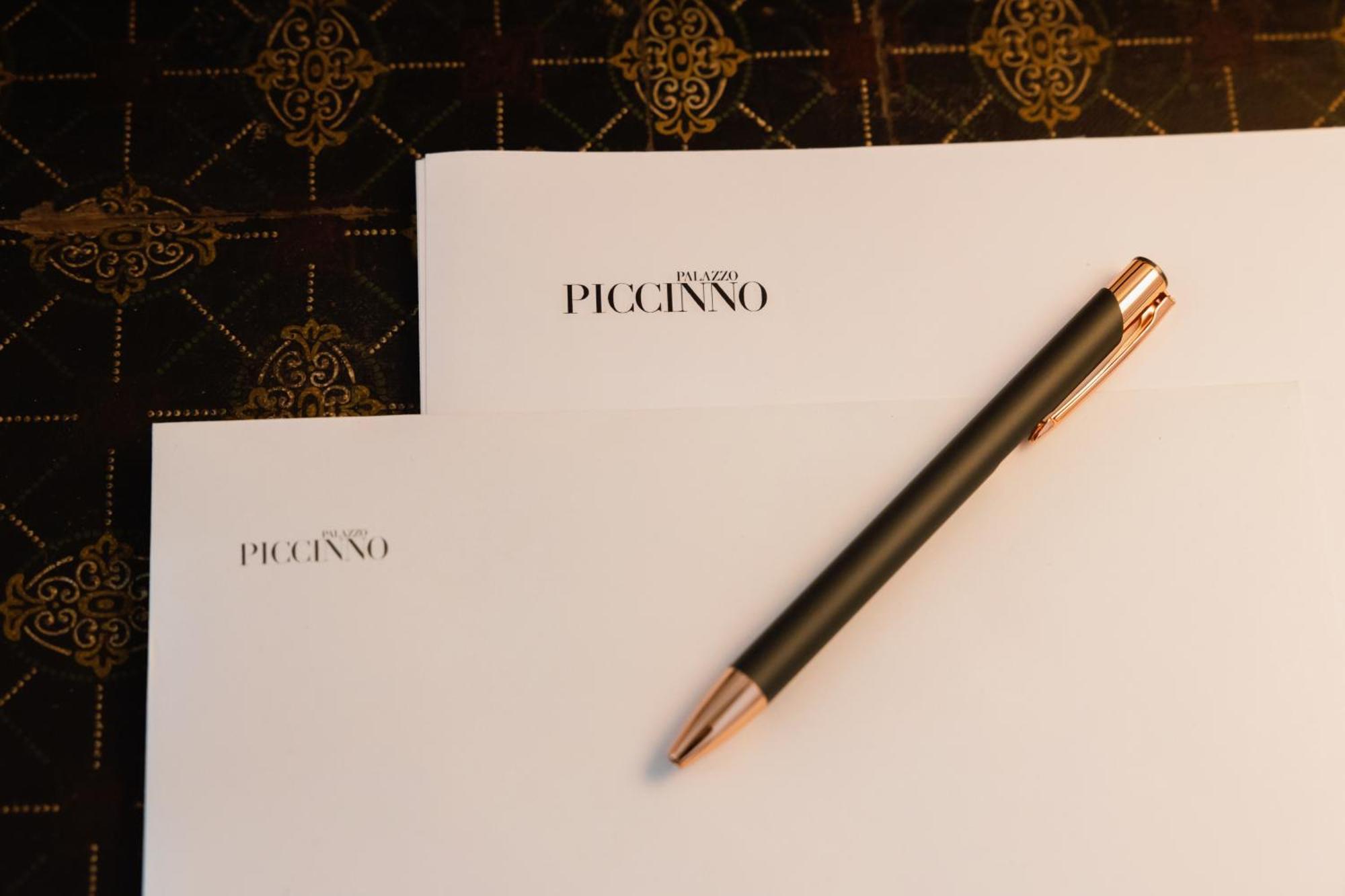 Palazzo Piccinno Parabita Bagian luar foto