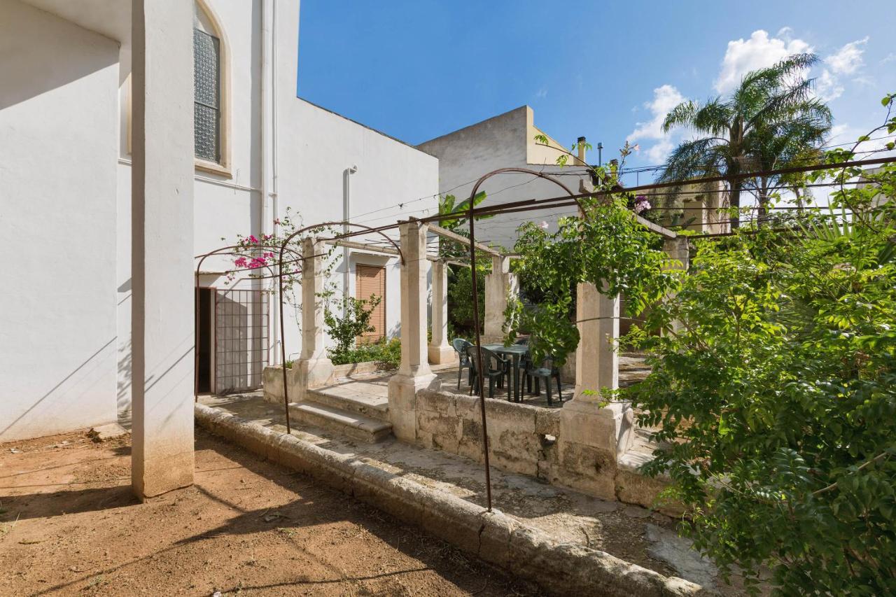 Palazzo Piccinno Parabita Bagian luar foto