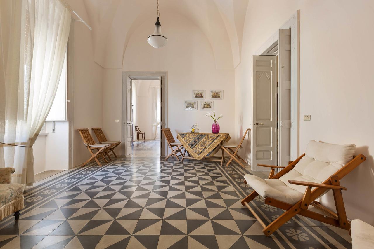 Palazzo Piccinno Parabita Bagian luar foto