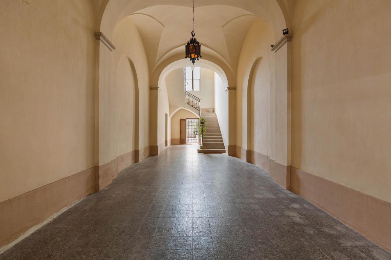 Palazzo Piccinno Parabita Bagian luar foto