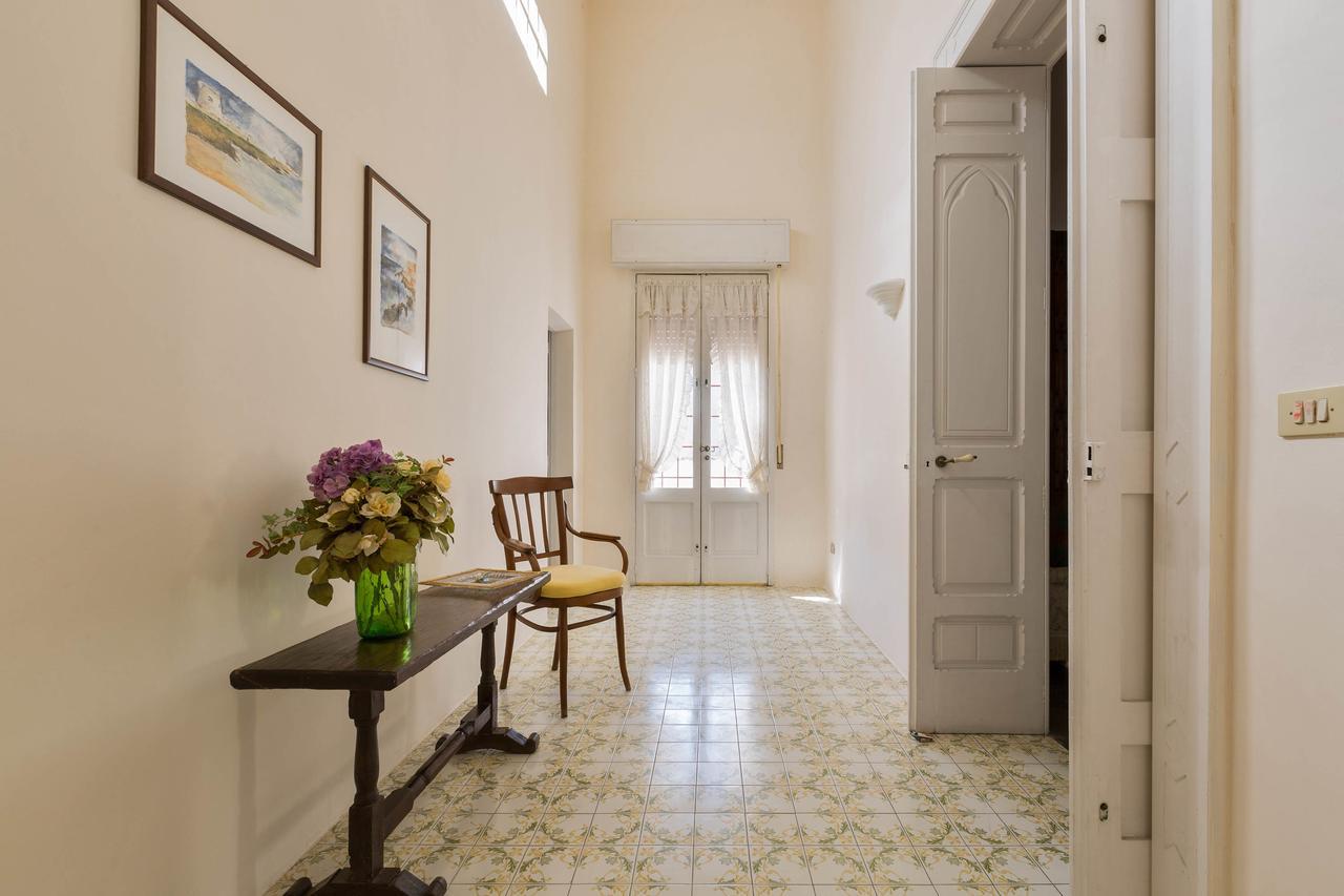 Palazzo Piccinno Parabita Bagian luar foto